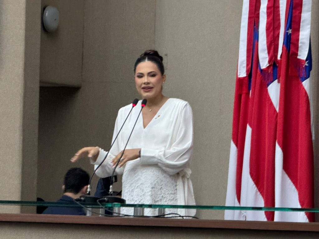 Após tomar posse como deputada, Brena Dianná fala sobre possíveis embates com Mayra Dias na Aleam