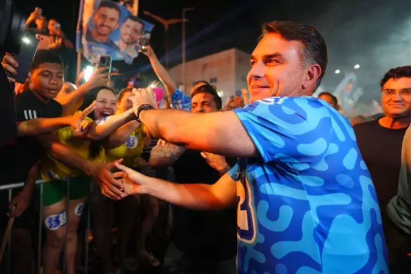 Flávio Bolsonaro diz querer ser reconhecido como o ‘novo Visconde de Mauá’