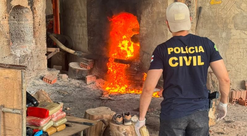 Polícia incinera 300 quilos de entorp3centes apreendidos em Jutaí