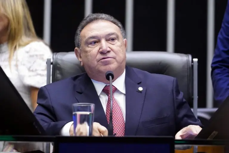Eleição de domingo pode escrever novo capítulo na história de Átila Lins