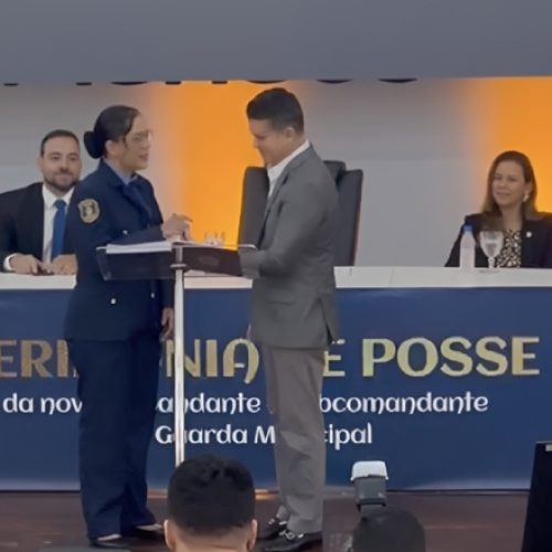 Prefeito David Almeida apresenta nova comandante da Guarda Municipal durante formatura da Guardiã Maria da Penha