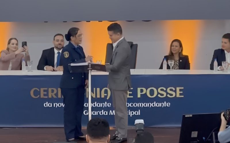 Prefeito David Almeida apresenta nova comandante da Guarda Municipal durante formatura da Guardiã Maria da Penha