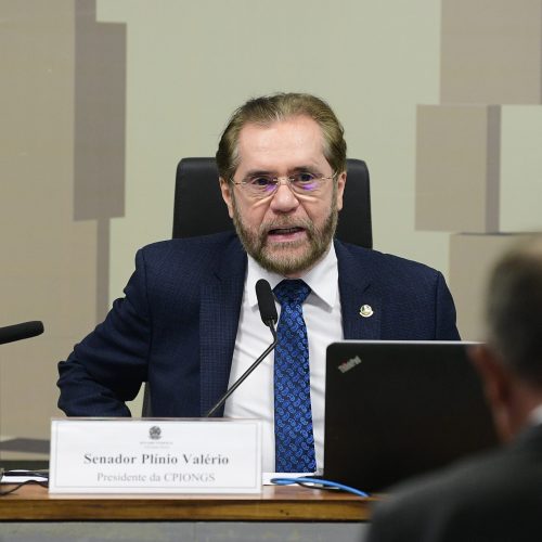 Senador Plínio Valério em visita ao município de Parintins