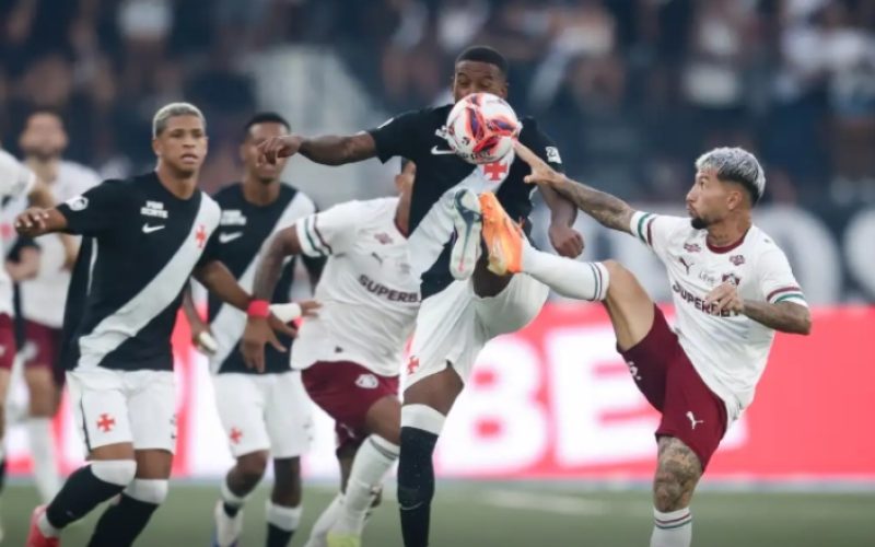 Vasco e Fluminense se enfrentam no Maracanã por vaga na final do Carioca neste domingo (1°)