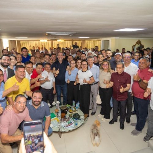 Omar Aziz reúne lideranças e fortalece articulação para 2026 no AM