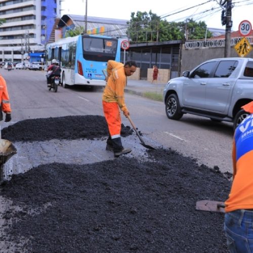 Prefeitura de Manaus recupera asfalto em via de grande fluxo no bairro São Francisco e melhora mobilidade