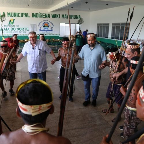 Átila Lins inaugura escola na aldeia indígena Lobo em Atalaia do Norte