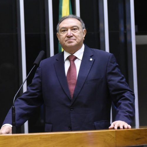 Átila Lins denuncia atraso do seguro-defeso e anuncia novo prazo aos pescaodes