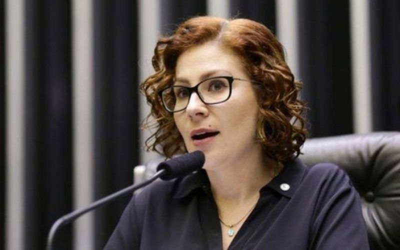 Julgamento de Carla Zambelli na Itália é suspenso e deve ser retomado amanhã (12)