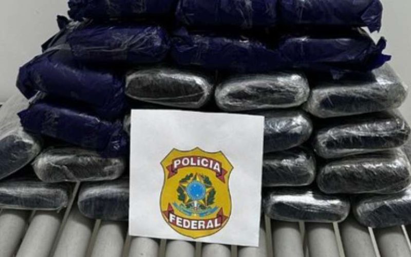 Mulher é presa pela Polícia Federal com 30kg de drogas no Aeroporto de Tefé