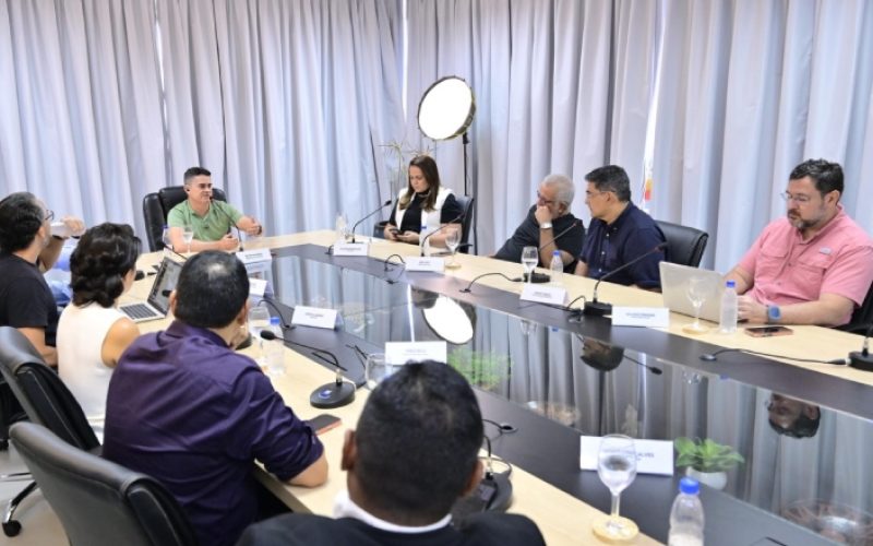 Em entrevista, David Almeida descarta apoio a Omar, reforça aliança com Eduardo Braga e mantém diálogo com Wilson Lima