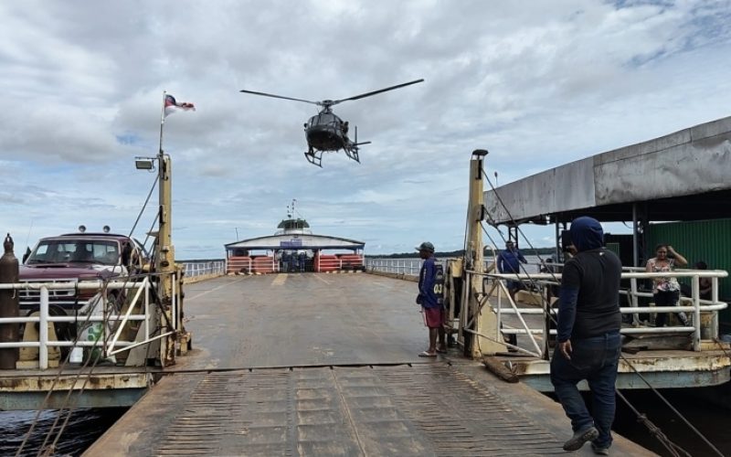 Força-tarefa com helicóptero e sonares intensifica buscas por vítimas de naufrágio no Encontro das Águas