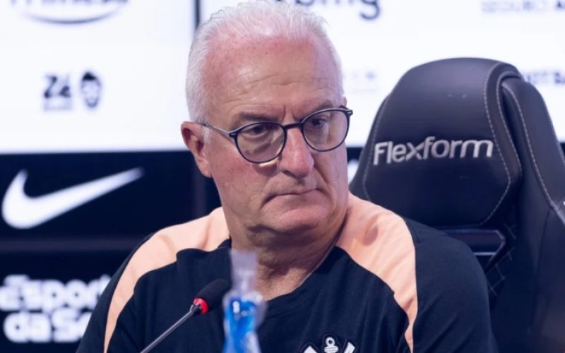 Dorival Júnior pede redução de jogadores estrangeiros no Brasileirão