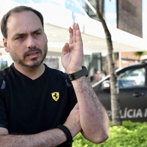 Carlos Bolsonaro lista doenças do pai após Moraes recusar prisão domiciliar