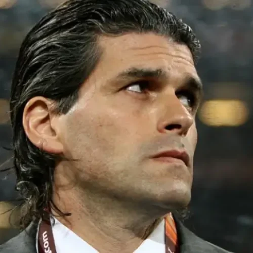Farsa no banco de reservas! Esquema milionário oferecia carteira falsa da CBF/UEFA para ex-atletas virarem treinadores sem estudar