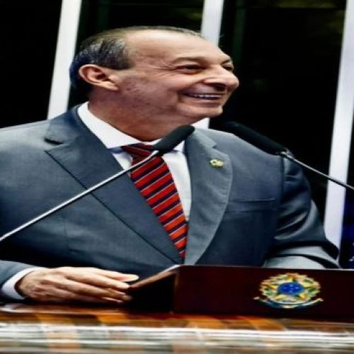 Omar Aziz cobra avanço de projeto para criar piso salarial de trabalhadores da educação