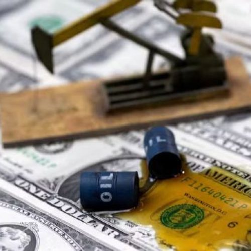 Petróleo dispara e supera US$ 95 pela primeira vez desde junho em meio à escalada da guerra entre EUA e Irã