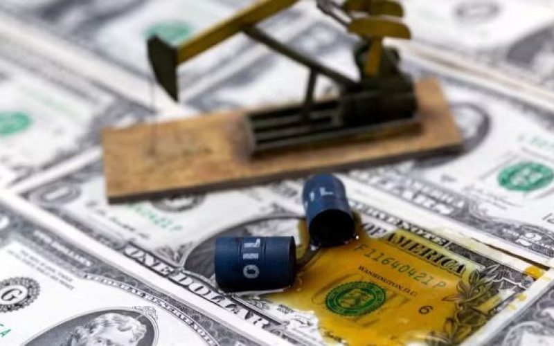 Petróleo dispara e supera US$ 95 pela primeira vez desde junho em meio à escalada da guerra entre EUA e Irã