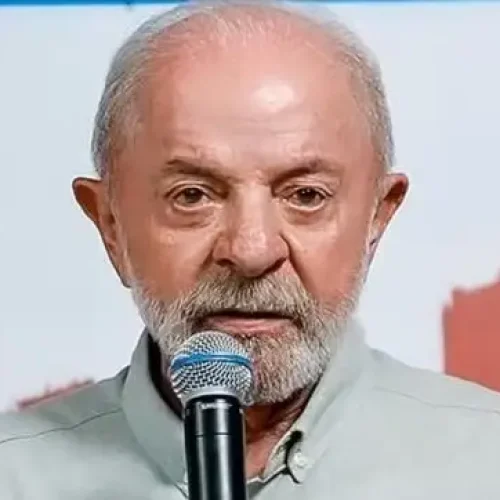 Lula defende fim da escala 6×1 e diz que Flávio Bolsonaro é contra redução da jornada de trabalho