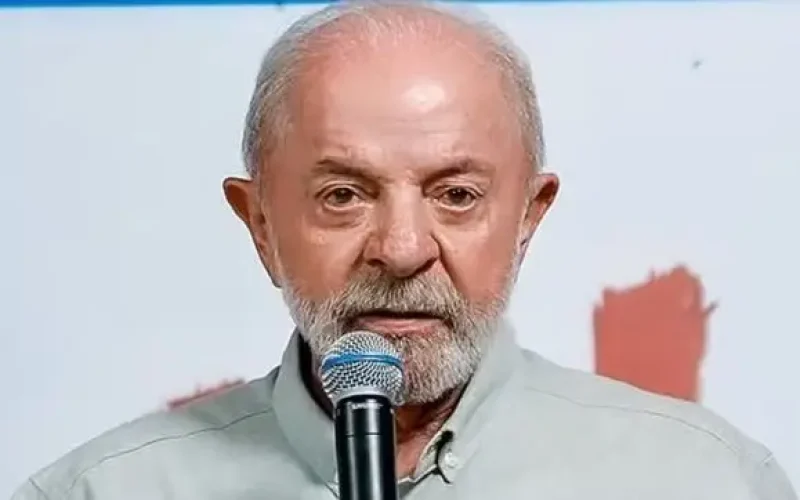 Lula defende fim da escala 6×1 e diz que Flávio Bolsonaro é contra redução da jornada de trabalho