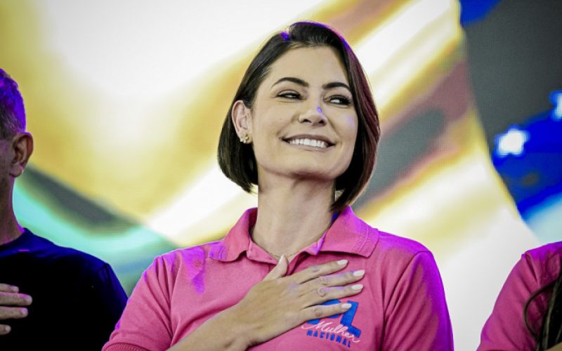 Michelle vence queda de braço e PL retira apoio a Ciro no Ceará