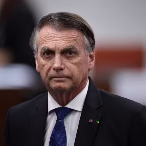 Moraes Decreta Cumprimento de Pena de Bolsonaro: Análise Jurídica e Política