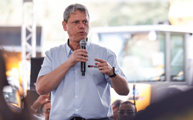 Tarcísio aciona três ministros do STF em prol de Bolsonaro