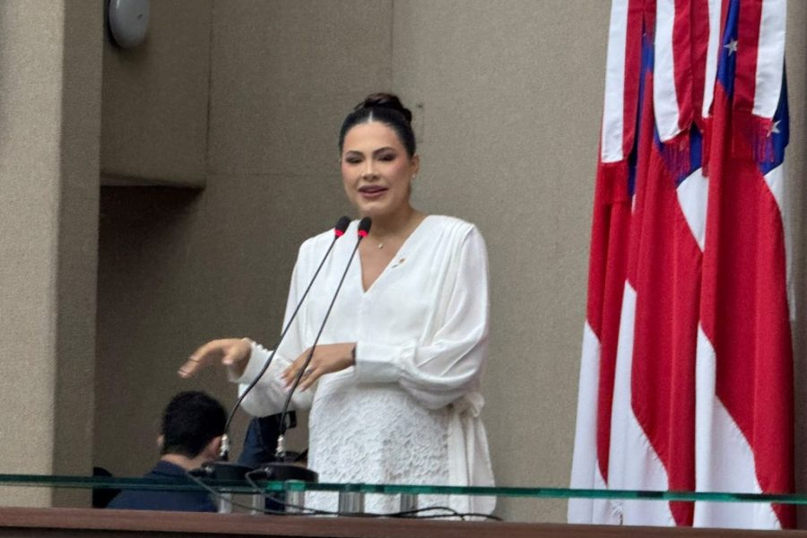Após tomar posse como deputada, Brena Dianná fala sobre possíveis embates com Mayra Dias na Aleam