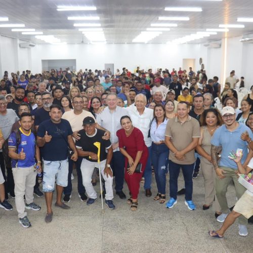 Átila Lins visita Manacapuru e é recebido por centenas de lideranças do município