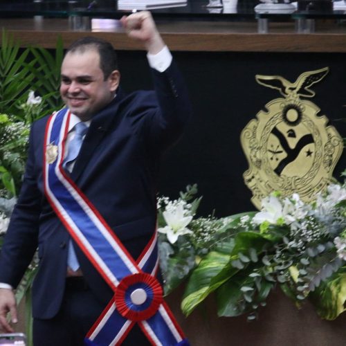 Roberto Cidade é empossado governador do Amazonas com Serafim Corrêa de vice: “O novo tempo começa agora”