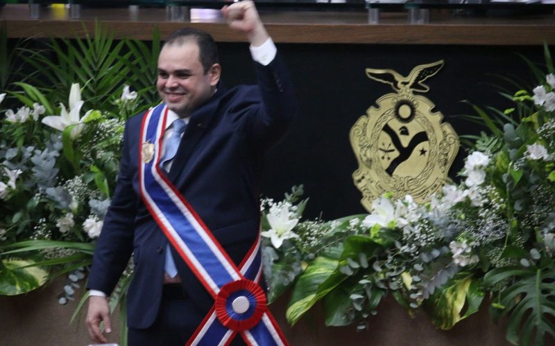 Roberto Cidade é empossado governador do Amazonas com Serafim Corrêa de vice: “O novo tempo começa agora”