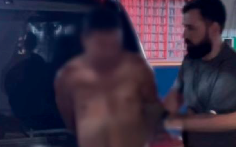 Homem é preso após matar filhote de cachorro com golpes de arma branca no Amazonas