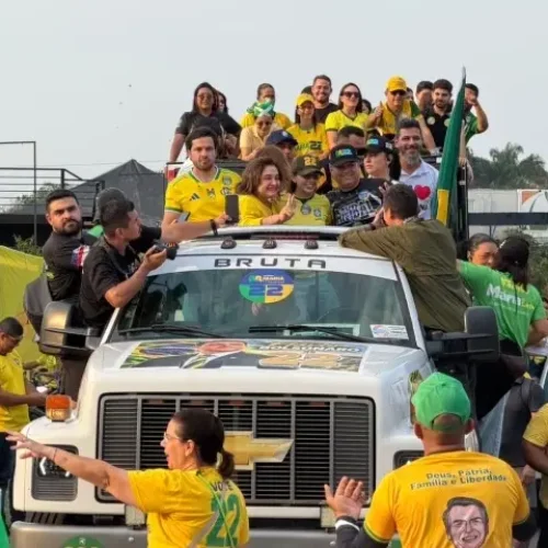 Megacarreata reúne apoiadores da professora Maria do Carmo e de Flávio Bolsonaro em Manaus