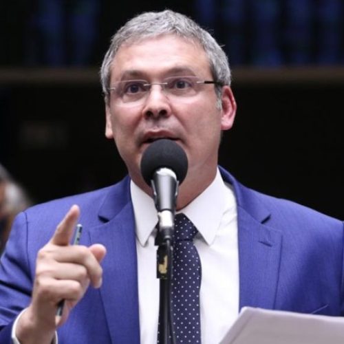 Lindbergh pede ao STF inclusão de Jair e Flávio Bolsonaro em investigação sobre filme Dark Horse
