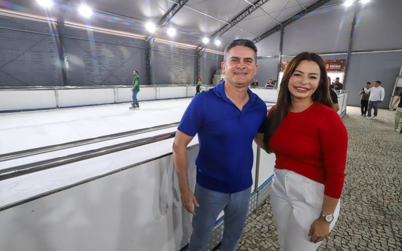 Frio Amazônico e Espetáculo de Fé: Prefeito David Almeida Inaugura Pista de Patinação no Gelo e Amplia a Magia do Natal em Manaus