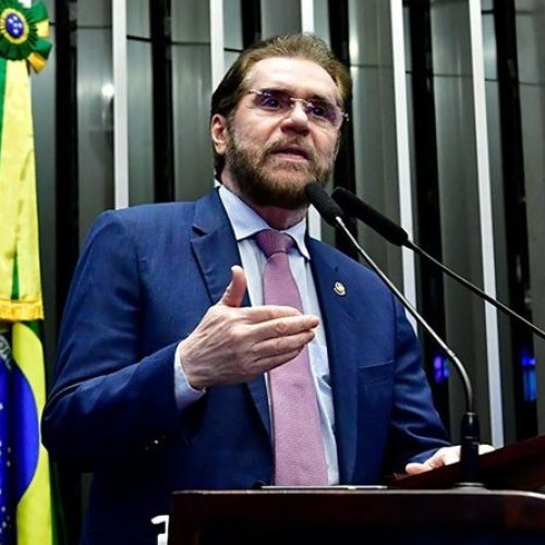 Plínio Valério reforça discurso de enfrentamento em defesa do Amazonas
