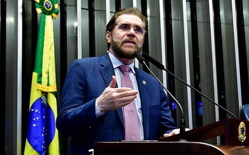 Plínio Valério reforça discurso de enfrentamento em defesa do Amazonas