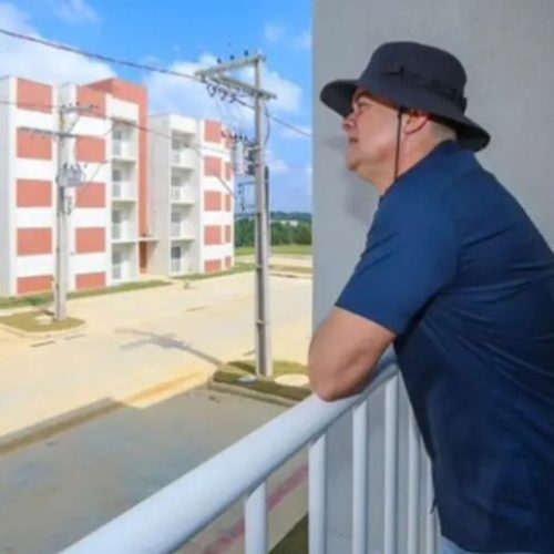 PREFEITO DE MANAUS DAVID ALMEIDA ACOMPANHA OS DETALHES FINAL DE OBRAS RESIDENCIAL DO CARLOS BRAGA