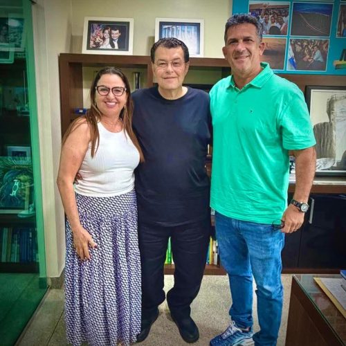 PREFEITA DE MANACAPURU ACOMPANHADA DO EX PERFEITO BETO DÂNGELO REÚNEM-SE COM O SENADOR EDUARDO BRAGA