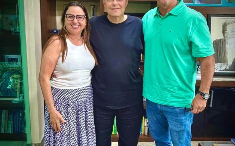 PREFEITA DE MANACAPURU ACOMPANHADA DO EX PERFEITO BETO DÂNGELO REÚNEM-SE COM O SENADOR EDUARDO BRAGA