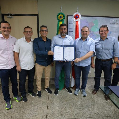 PRESIDENTE DA ASSEMBLEIA LEGISLATIVA DO ESTADO DO AMAZONAS ROBERTO CIDADE (UB) E GOVERNADOR WILSON LIMA (UB) ASSINAM CONVÊNIO QUE IRÁ BENEFICIAR OS MUNICÍPIOS DE MANICORÉ E CARAUARI