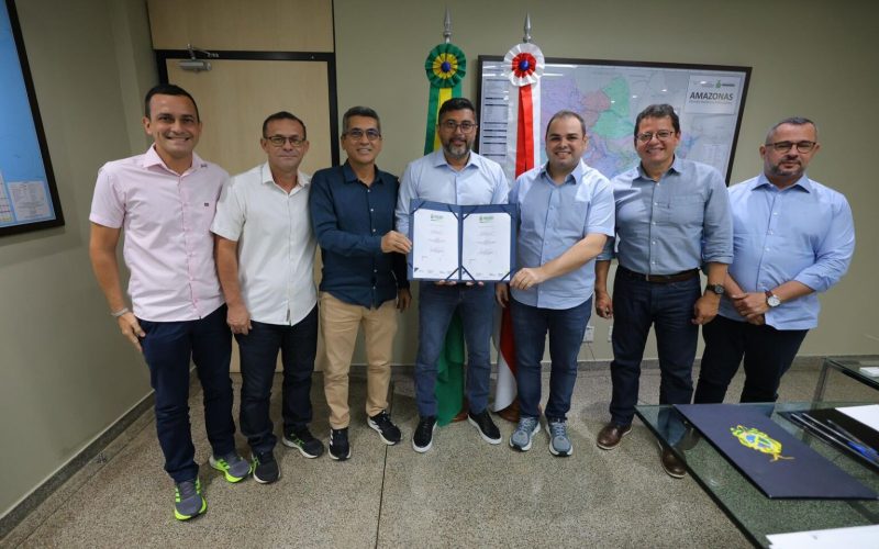PRESIDENTE DA ASSEMBLEIA LEGISLATIVA DO ESTADO DO AMAZONAS ROBERTO CIDADE (UB) E GOVERNADOR WILSON LIMA (UB) ASSINAM CONVÊNIO QUE IRÁ BENEFICIAR OS MUNICÍPIOS DE MANICORÉ E CARAUARI
