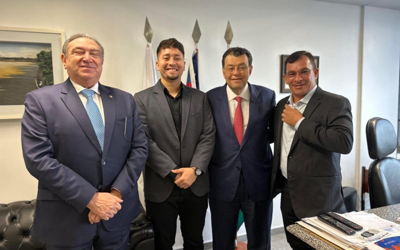 Intervenção em Brasília: Prefeito Busca Continuidade de Obras com Senador Eduardo Braga e Átila Lins