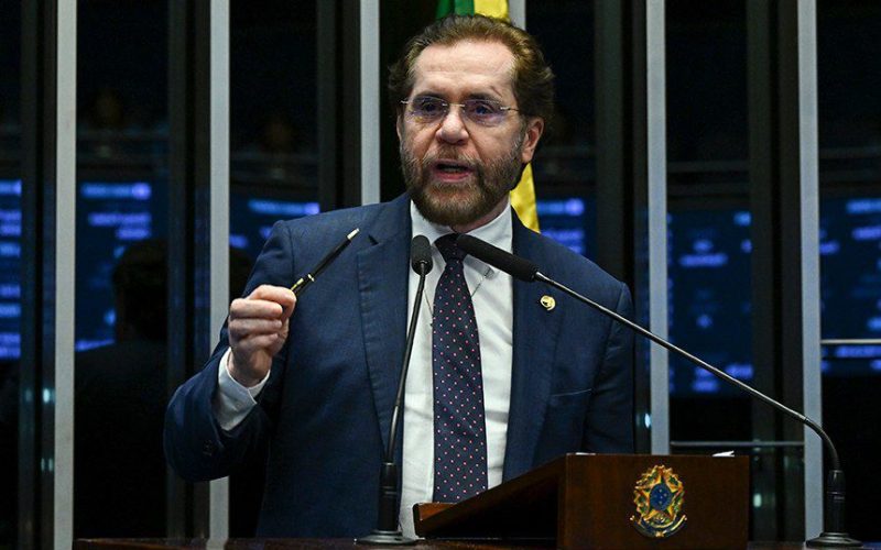 Plínio Valério destaca revogação de concessão de hidrovias amazônicas