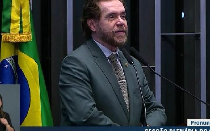 Plínio Valério defende mandatos para ministros do STF