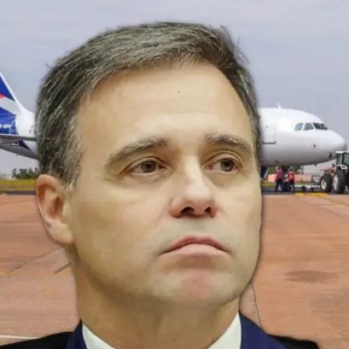 Avião com André Mendonça tem decolagem abortada após falha mecânica