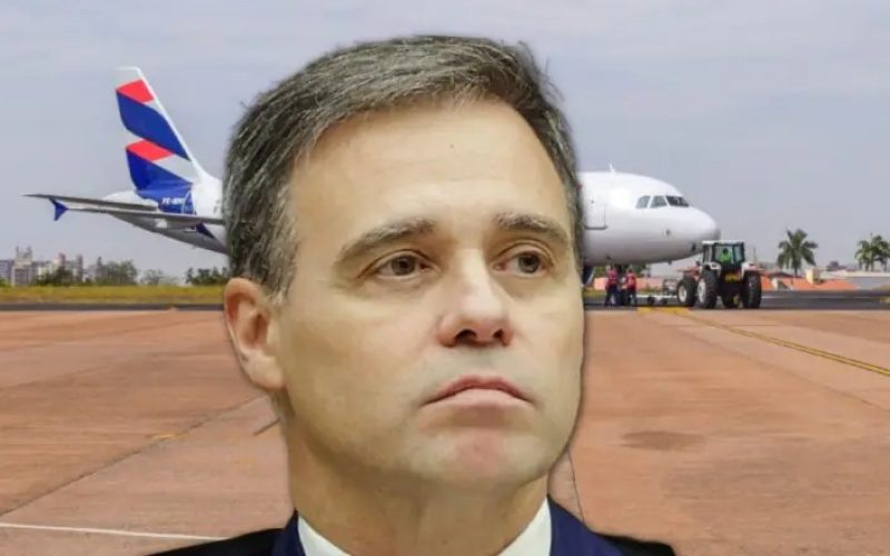 Avião com André Mendonça tem decolagem abortada após falha mecânica