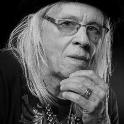 Morre Luiz Carlini, ícone do rock e parceiro de Rita Lee, aos 73 anos
