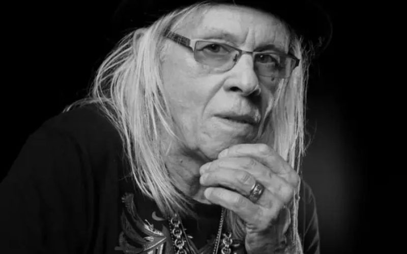 Morre Luiz Carlini, ícone do rock e parceiro de Rita Lee, aos 73 anos