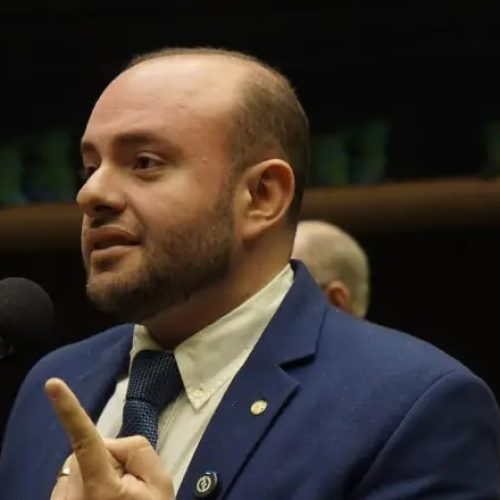 Deputado Fausto Júnior rebate fake news e reafirma apoio ao fim da escala 6×1